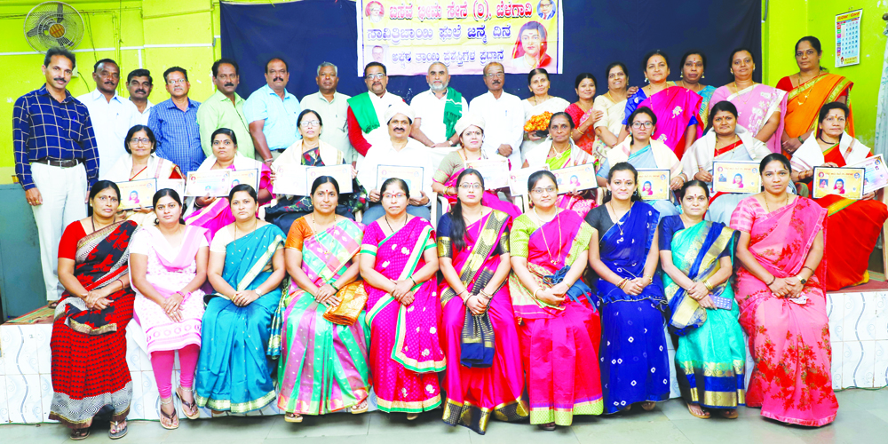 ಮನುವಾದ ಸಮಾಜ ಪರಿವರ್ತನಾ ಸಮಾವೇಶ | ಮೂಢ ನಂಬಿಕೆ, ಕಂದಾಚಾರದಿಂದ ಹೊರಬರಬೇಕು  ವಿವಿಧ ಪ್ರಶಸ್ತಿಗಳ ಪ್ರದಾನ ಸಮಾರಂಭ